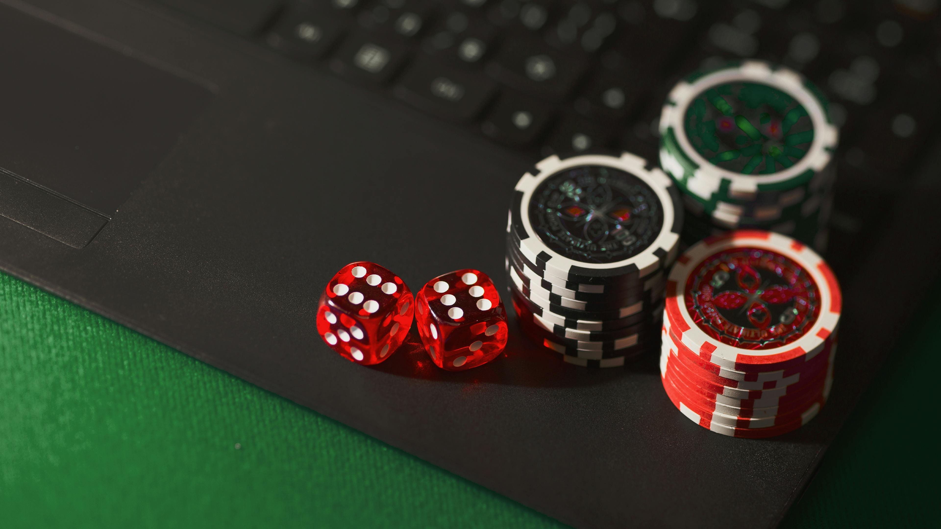 Người chơi Việt Nam trải nghiệm slot online tại game b52 trên điện thoại